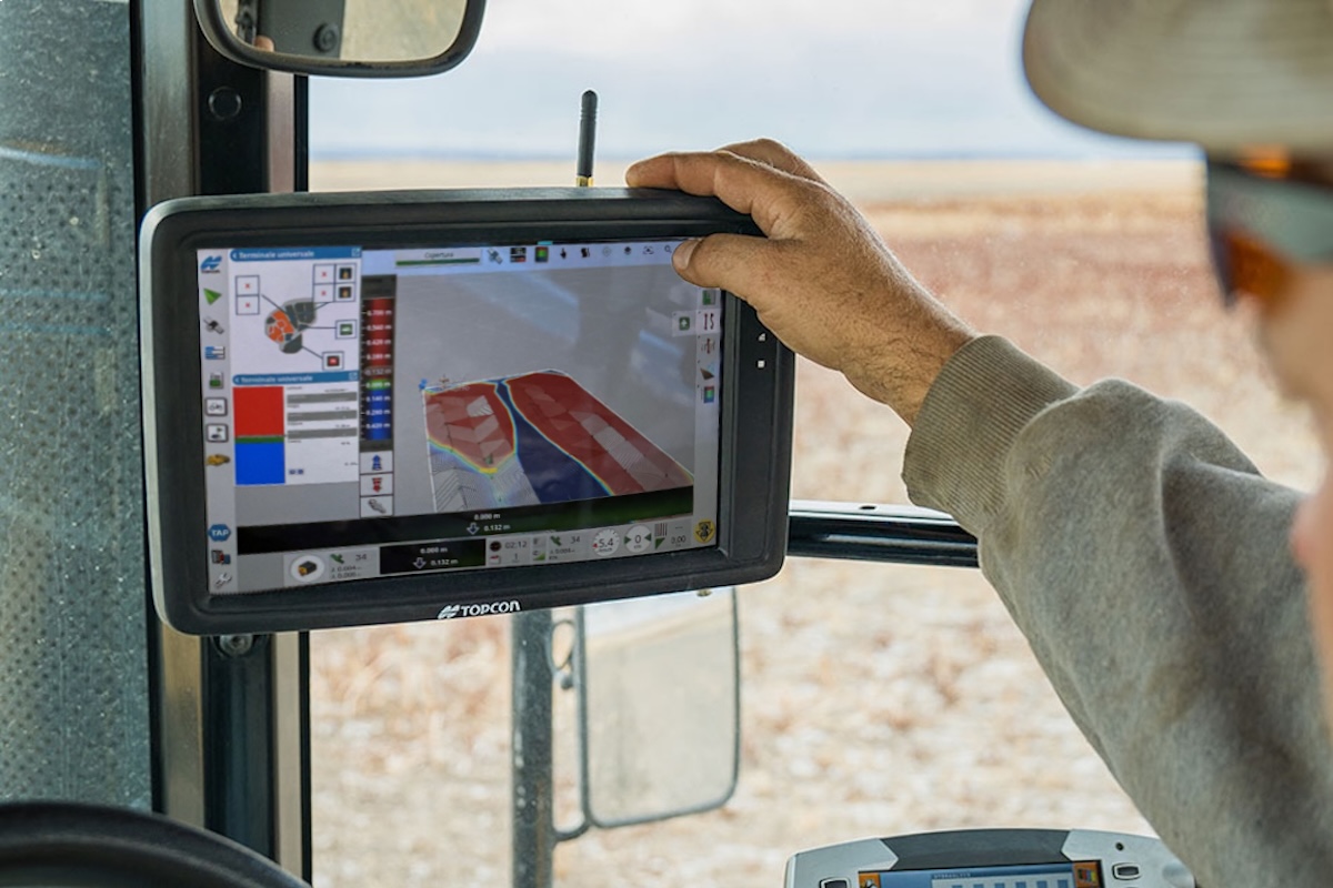 In campo l'operatore pu&ograve; monitorare in tempo reale l'operazione di livellamento in corso sul display Topcon